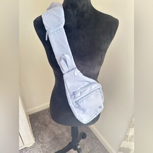 NWOT Lavender Gaiam Athletic Pouch